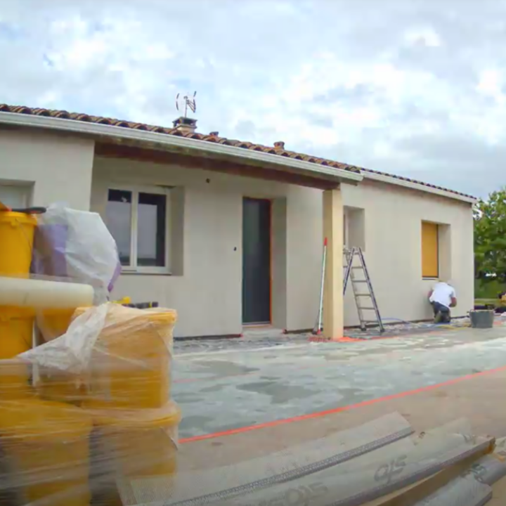 Rénovation énergétique en cours d'une maison à Toulouse, AD VALIDEM en action.