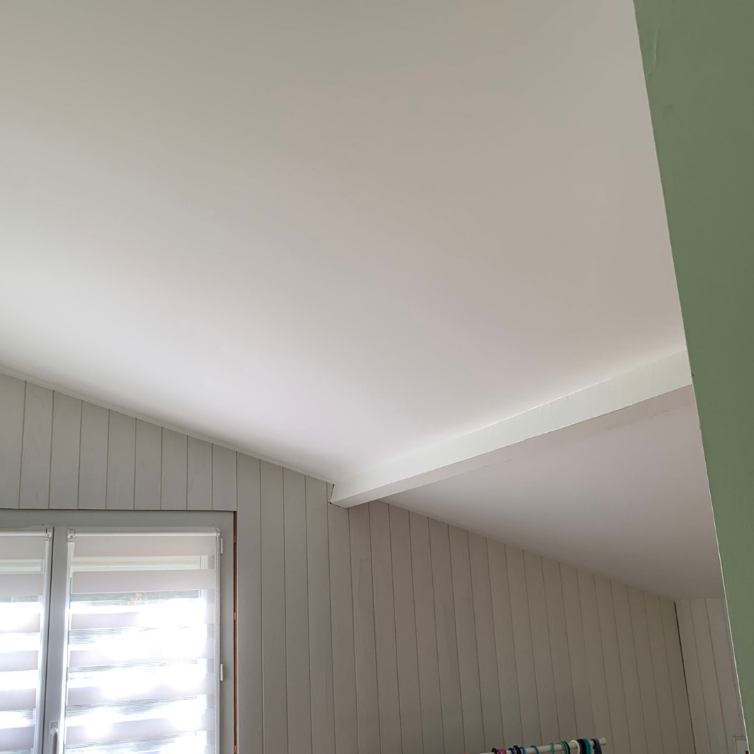 Plafond rénové dans une maison à Toulouse, travaux de rénovation énergétique.