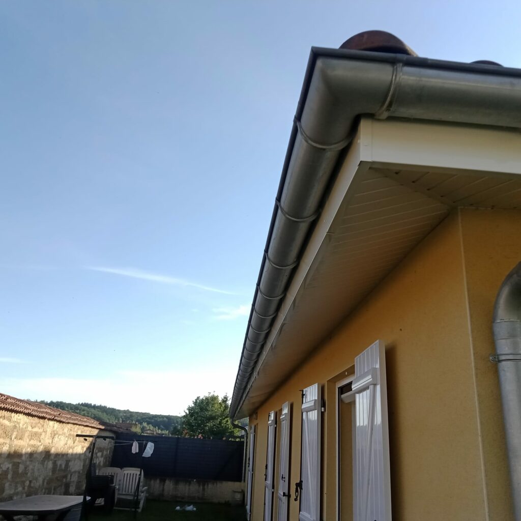 Balise alt : "Détails d'une maison rénovée à Toulouse, travaux de rénovation énergétique."