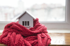 Miniature maison, couverture rouge, Advalidem; Rénovation énergétique