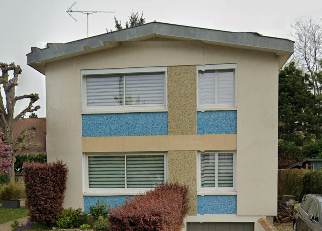 Maison rénovée énergétique avec fenêtres et isolation.
