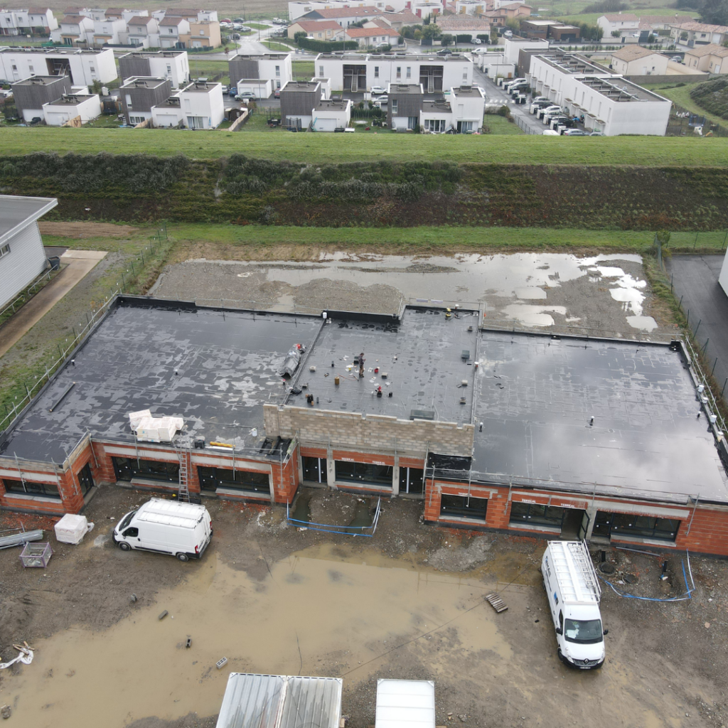 Rénovation énergétique en cours à Cugnaux, près de Toulouse, avec des travaux.