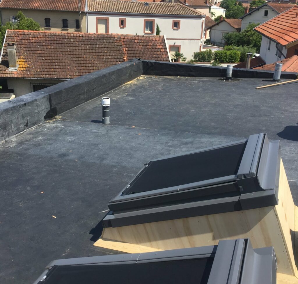 Toit plat avec fenêtre de toit Advalidem; Rénovation énergétique; Audit énergétique.