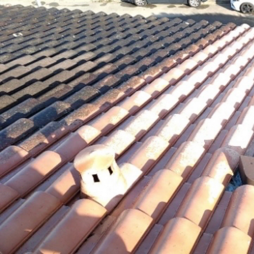 "Aperçu d'une toiture en tuiles, AD VALIDEM, travaux de rénovation énergétique."
