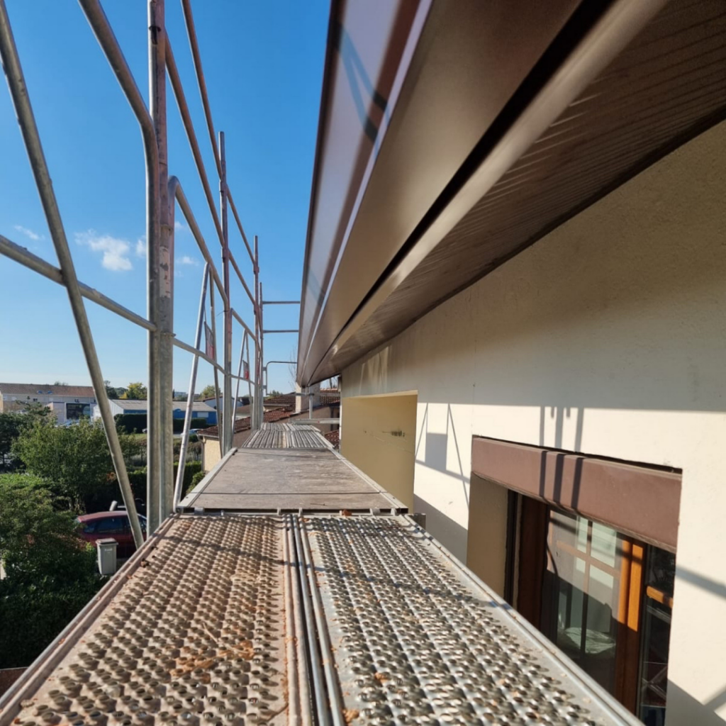Balise alt : Échafaudage pour travaux de rénovation énergétique à Toulouse, AD VALIDEM.