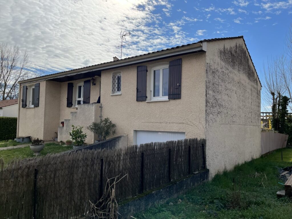Maison avec façade nécessitant une rénovation énergétique, audit énergétique Advalidem.