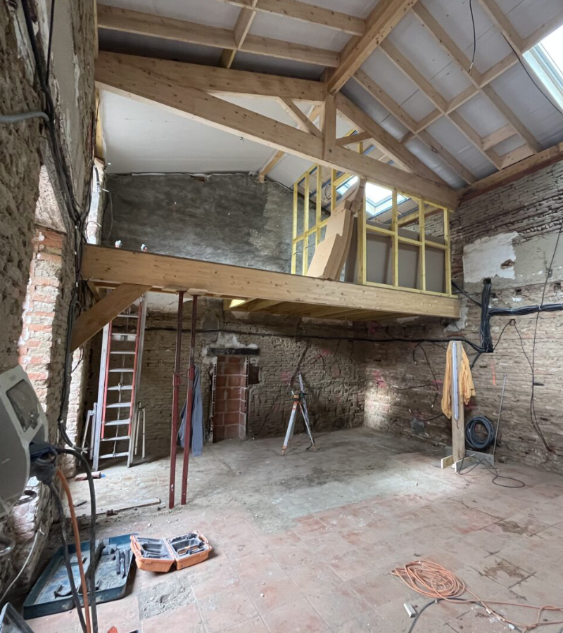 Construction en cours, rénovation énergétique, structure en bois, AD VALIDEM.