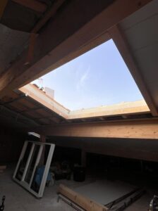 Ouverture de toit en cours de rénovation énergétique par AD VALIDEM.