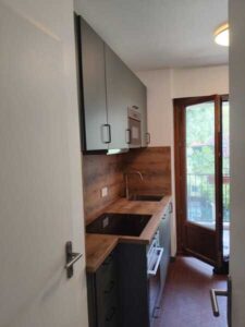 Cuisine moderne rénovée, AD VALIDEM; rénovation énergétique.