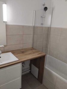 Salle de bain moderne rénovée, projets AD VALIDEM; Rénovation énergétique.