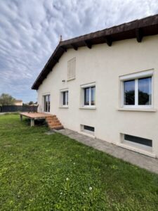 Maison avec fenêtres rénovées, projet AD VALIDEM; rénovation énergétique.
