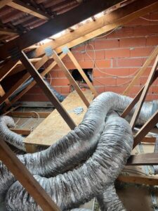 Installation de conduits pour la rénovation énergétique avec AD VALIDEM.