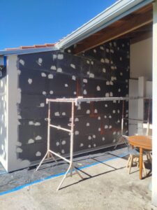 Rénovation énergétique avec AD VALIDEM et échafaudage en cours de travaux.