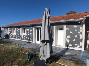 Maison en rénovation énergétique avec travaux de façade AD VALIDEM.