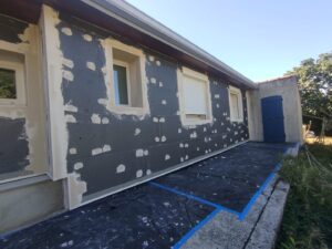 Rénovation énergétique en cours avec AD VALIDEM sur une façade.